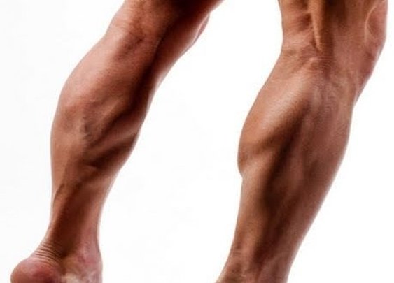 Почему у мужчин волосы на ногах. Мужские ноги. Гладкие мужские ноги.