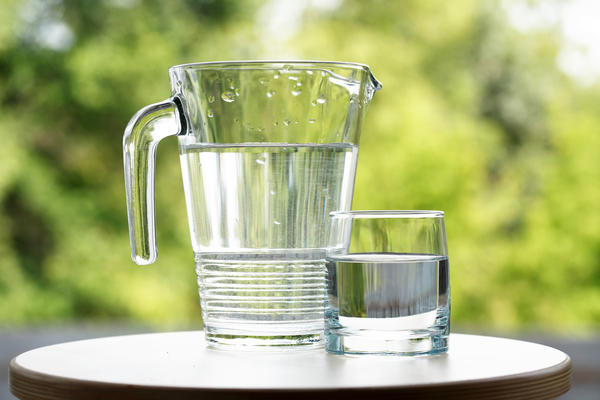 Нет ничего лучше для кишечника, чем обычная негазированная вода
