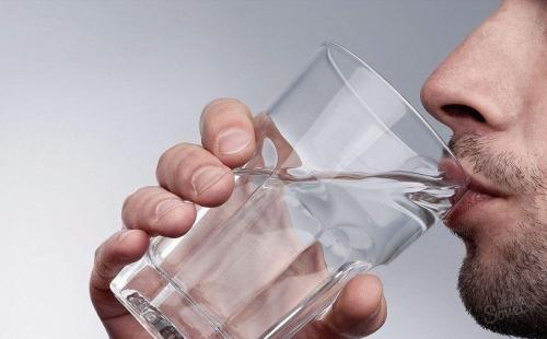 Чистка кишечника водой с солью. Очищение организма водой: в каких случаях используется?