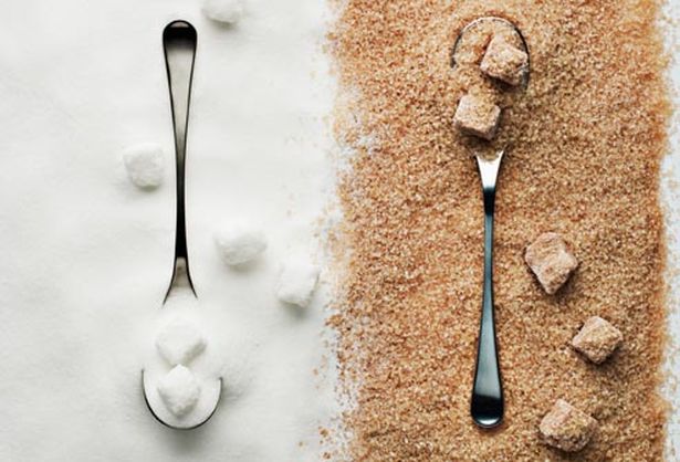 Коричневый сахар отличается от белого только наличием патоки