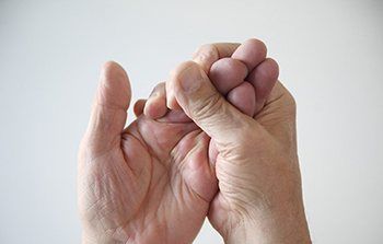 Онемение пальцев рук 